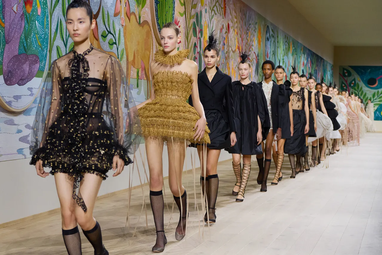 DIOR 2025春夏高訂秀選在巴黎羅丹美術館發表。品牌提供