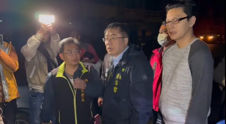台南市長黃偉哲趕到現場勘災。民眾提供