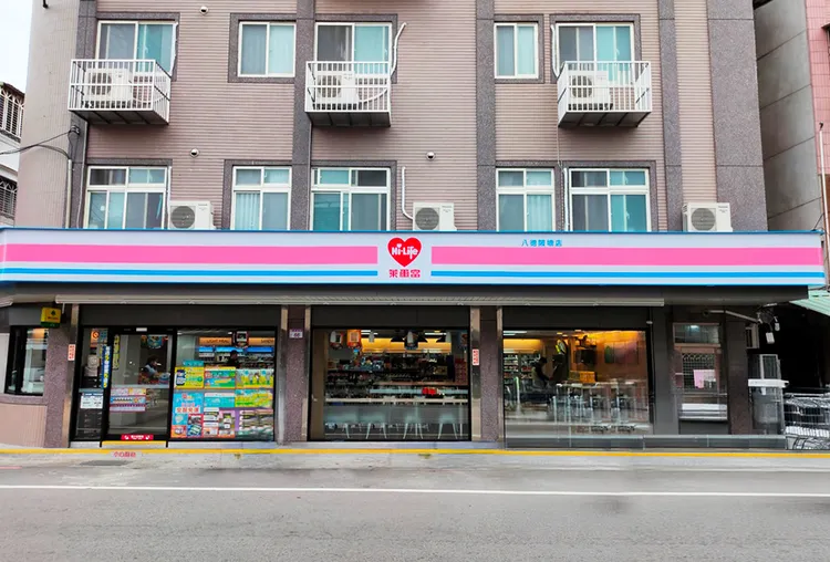 首張頭獎「台積電股票」獎落桃園市「八德陂塘店」。萊爾富提供