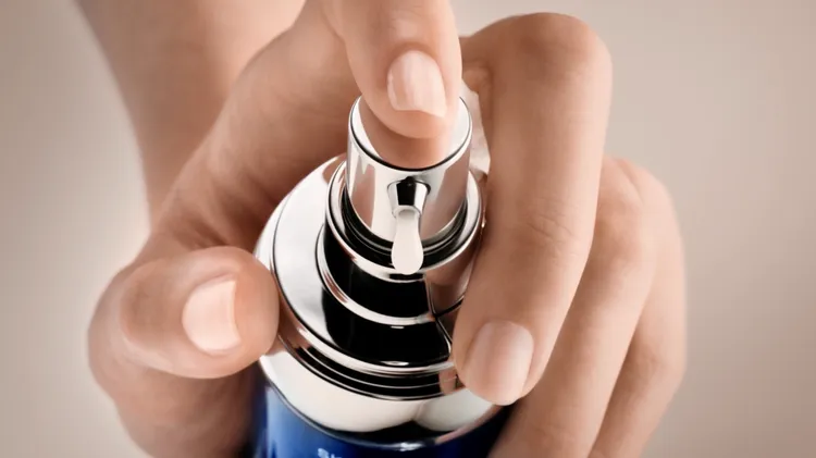 魚子美顏反重力精華中集結3大魚子珍稀成分。品牌提供