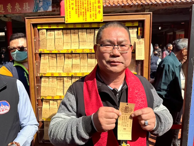 南鯤鯓代天府今天抽出國運籤，與2017年相同，被視為「下下籤」，廟方解讀年中後會有轉機。莊曜聰攝