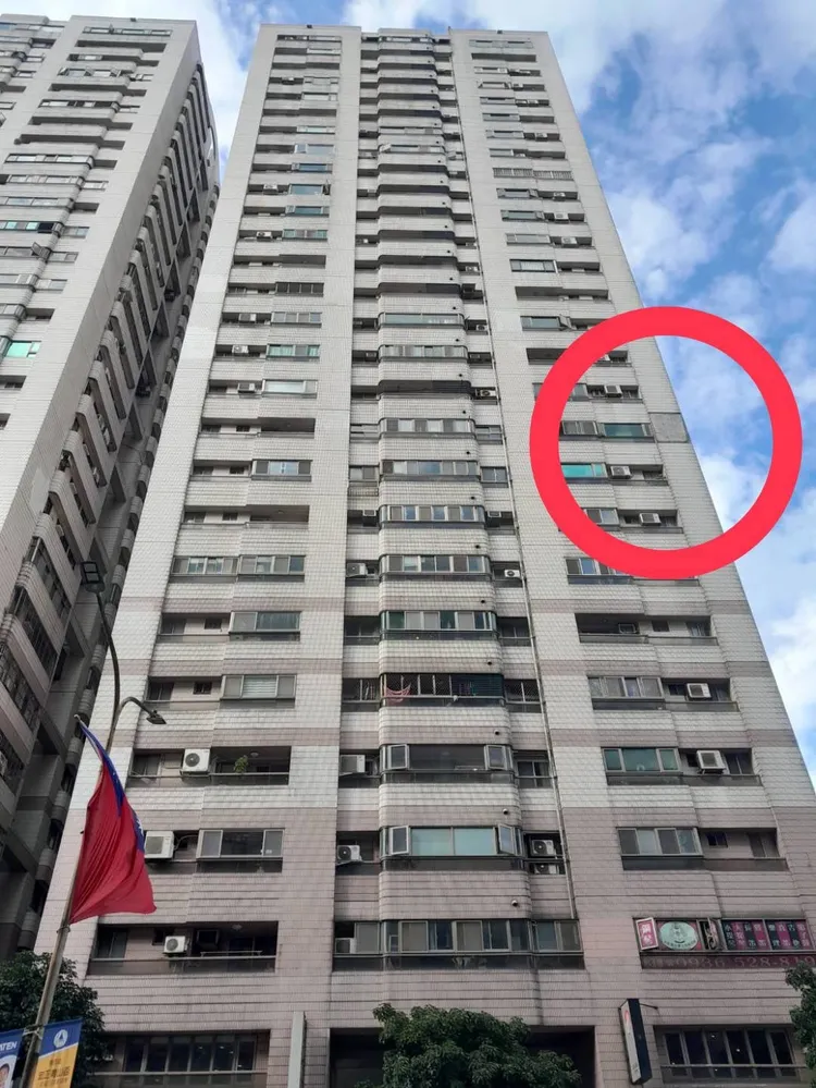 工務局查出磁磚掉落原處為大樓11樓，已開罰管委會6萬元。工務局提供