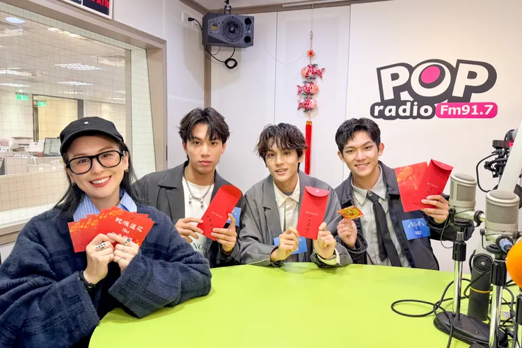 除夕有魏如昀（左）邀請AcQUA源少年R.Y.G.一起守歲玩遊戲。圖／POP Radio提供