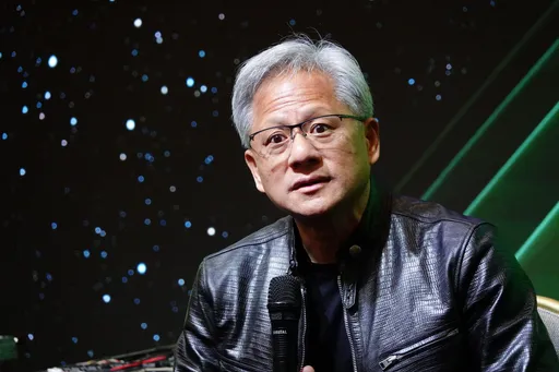 你沒看過的黃仁勳!在上百人面前大聲訓斥員工 遭抨「言語暴力」