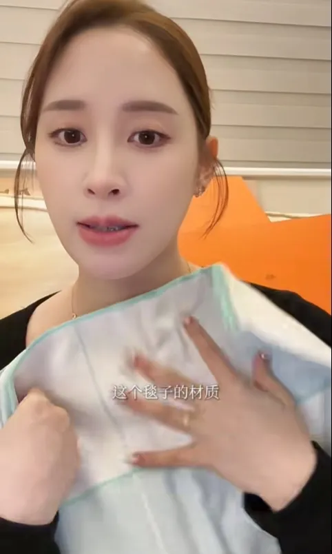 愛馬仕毛毯，2萬5900元。翻攝歐陽妮妮小紅書