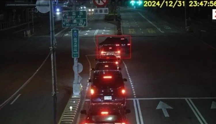 科技執法的夜間取締績效不錯，左轉時要插隊的車輛都被拍得一清二楚。警方提供