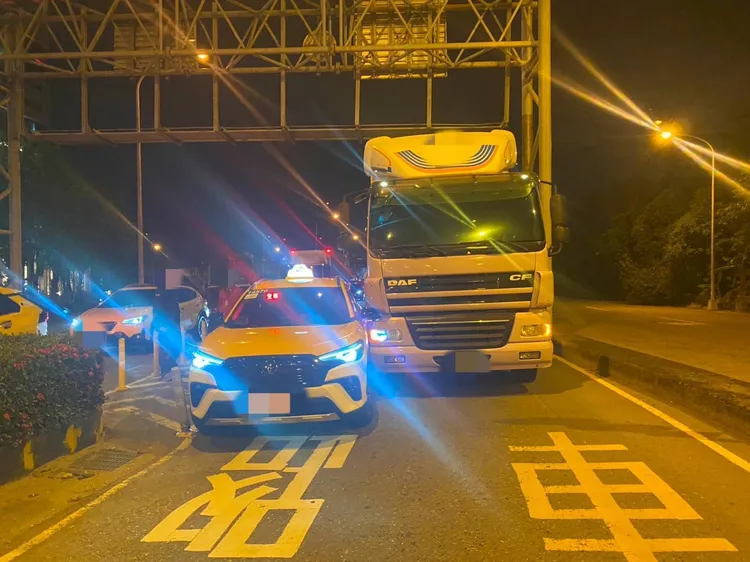 現場沒有人受傷，肇事責任有待釐清。民眾提供