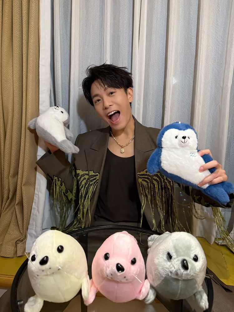 韋禮安開唱準備海獅玩偶送台下粉絲。圖／索尼音樂提供