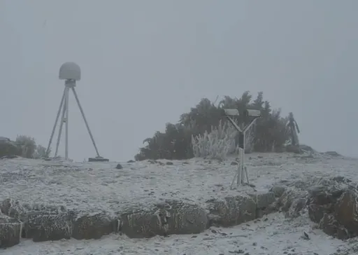 20縣市低溫特報!小年夜遇寒流「創8年最低溫」 玉山冰封畫面曝光