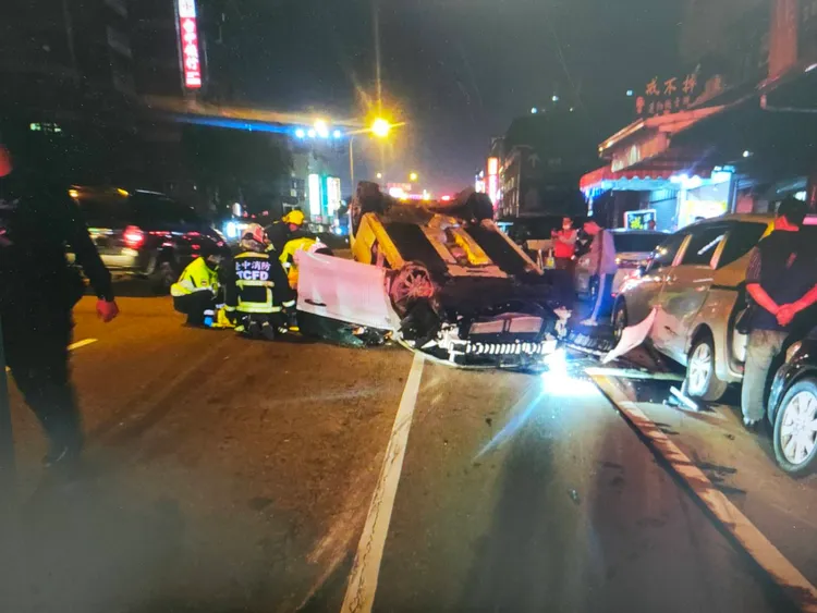 張男外側違規超車釀禍。民眾提供