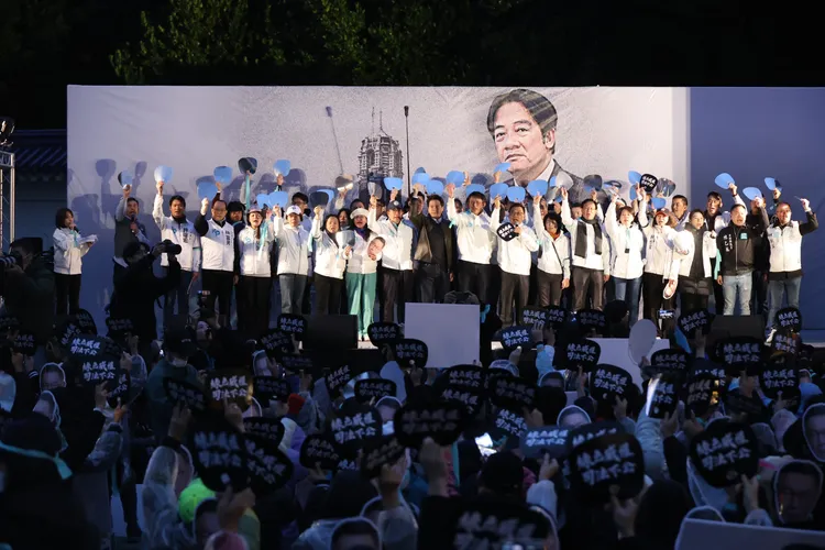 民眾黨主席黃國昌與民眾黨公職登台。彭欣偉攝