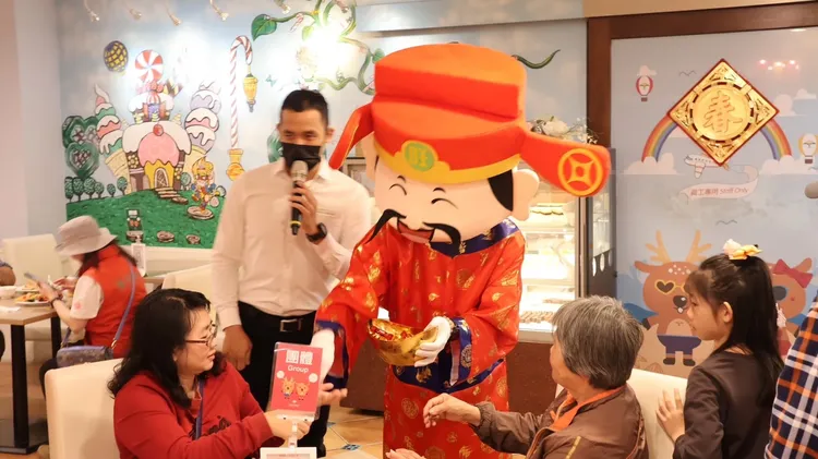 福容墾丁店的初一、初二晚上，安排趣味的賭神之夜及財神爺發金幣的活動。。業者提供