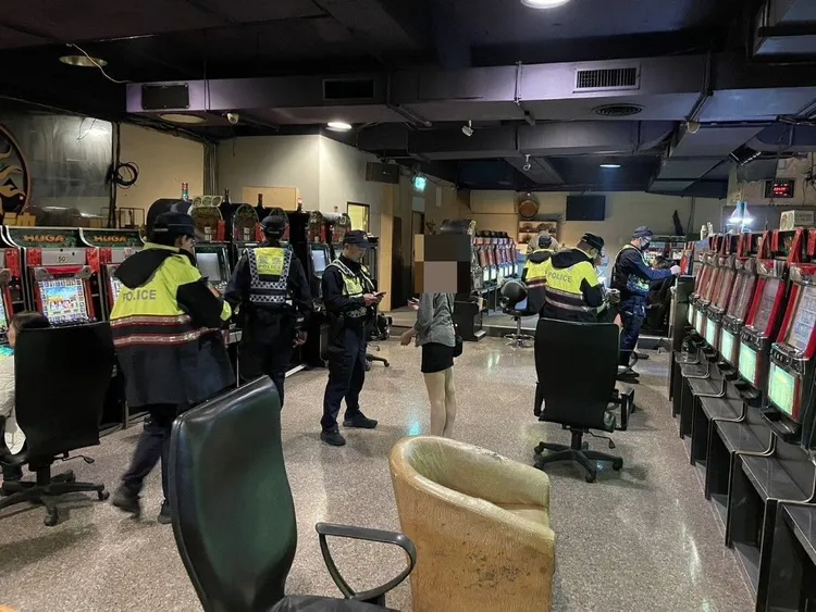 宜蘭縣警局實施「威力掃蕩」，以壓制黑幫不法氣焰。翻攝照片