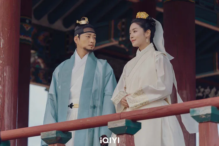 車珠英（右）劇中飾演元敬王后，把李賢旭拱上國王位置。愛奇藝國際站提供