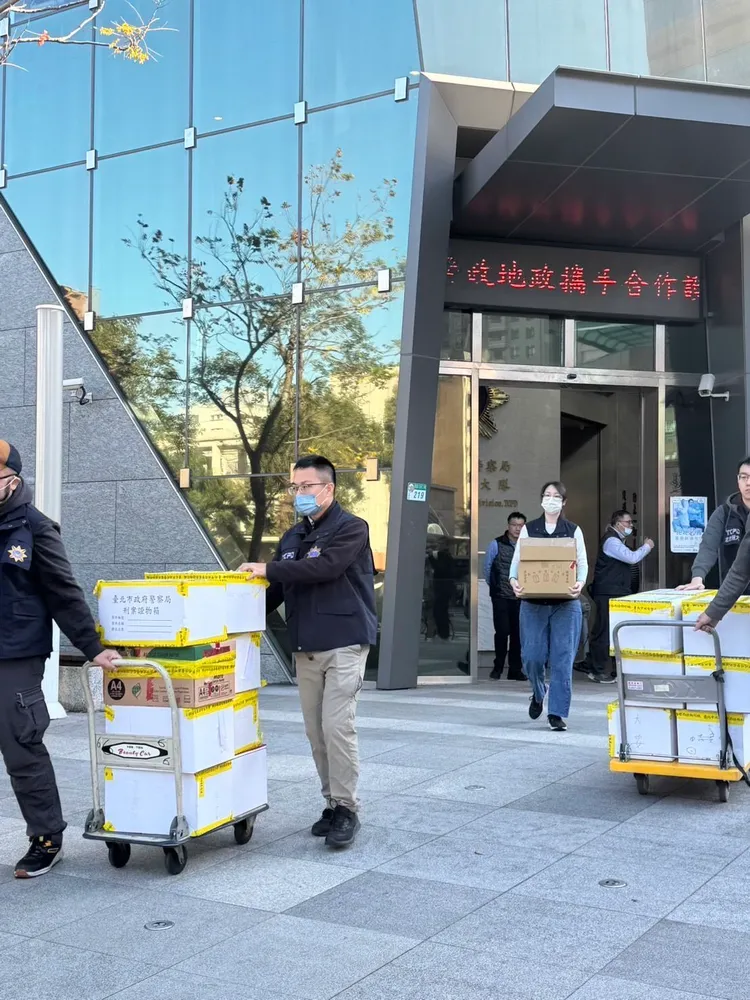 警方運送毒品證物。警方提供