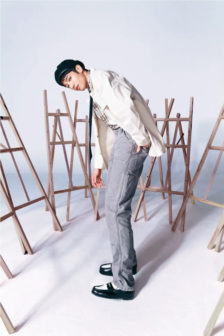 劉以豪示範2025流行的潮流穿搭。品牌提供