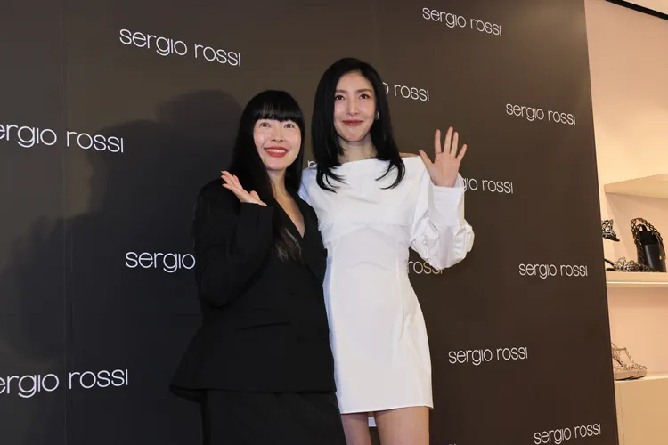 廖曉喬（左）驚喜現身與楊謹華（右）敘舊。攝影中心攝