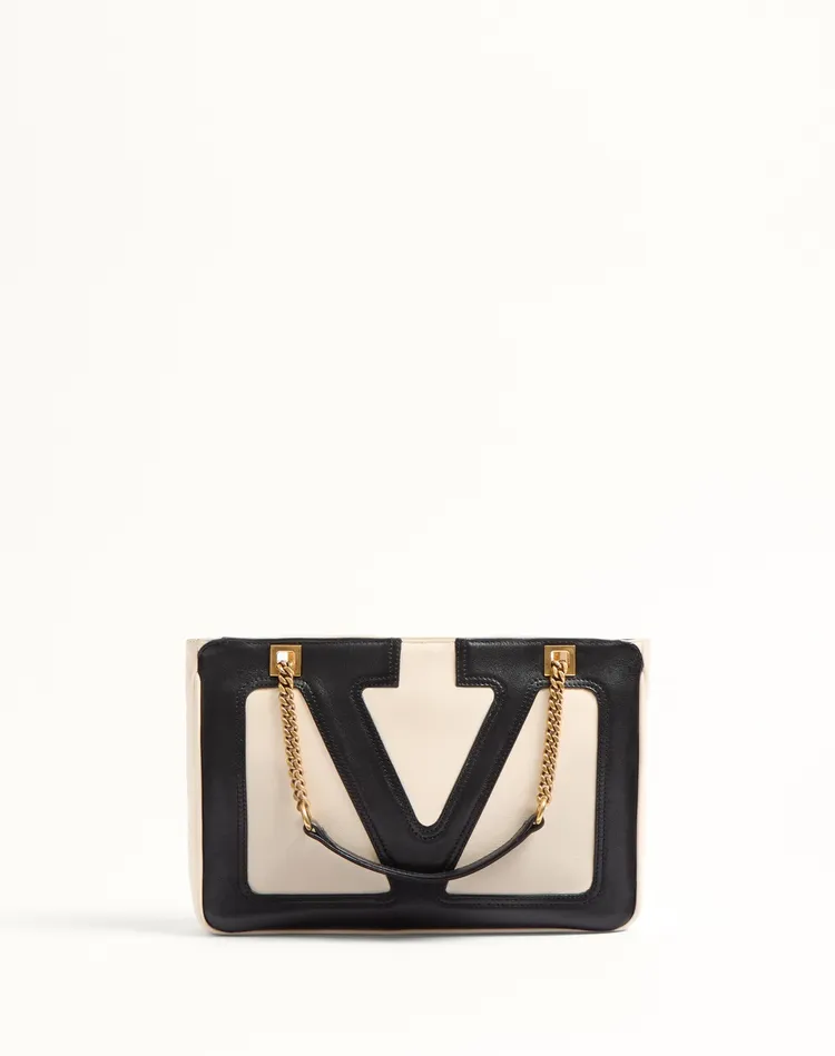 Valentino GARAVANI VIVA SUPERSTAR小號羊皮包包，9萬1000元。品牌提供