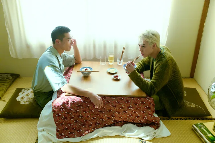 牧森（左）、孫麥傑首次一起拍攝年曆。周子娛樂提供