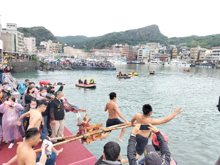 野柳神明淨港儀式已有百年之久。翻攝畫面