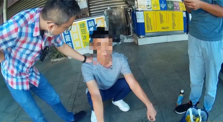 在附近監控的戴姓車手也落網。民眾提供