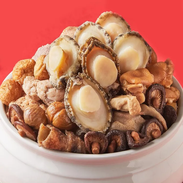 台北晶華酒店御品鮑魚佛跳牆，推薦價2180元。業者提供