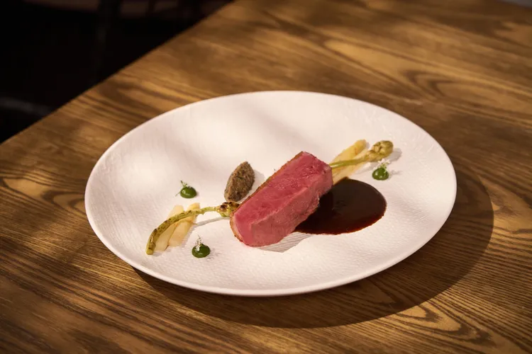 鴨 黑蒜 晚香玉筍。業者提供