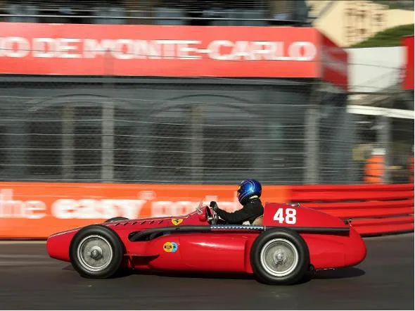 1955年法拉利555 Supersqualo參與1955年F1世界錦標賽，拍賣估價亦為400萬至600萬歐元(約合1億3848萬~2億772萬元台幣)。Bonhams | Cars提供