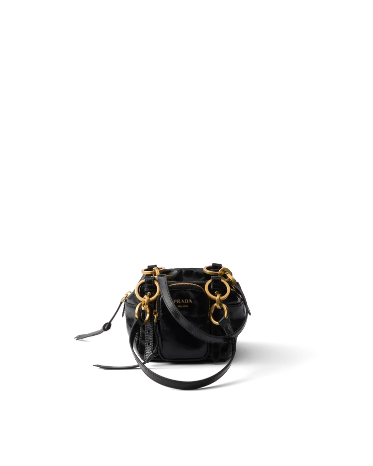 PRADA Soft Lux 皮革立方肩背包，10萬元。
品牌提供