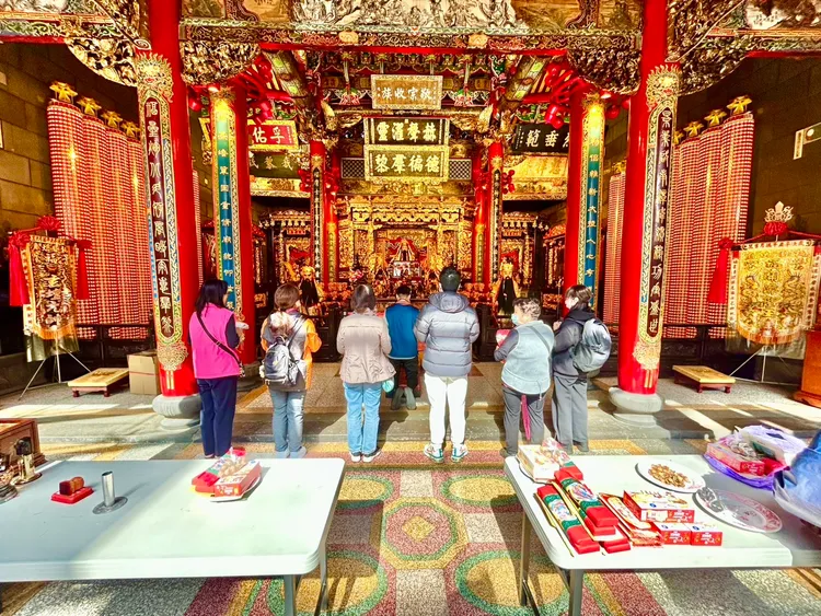 桃園景福宮每年除夕夜都會舉辦拜頭香活動，已是桃園盛事。民眾提供