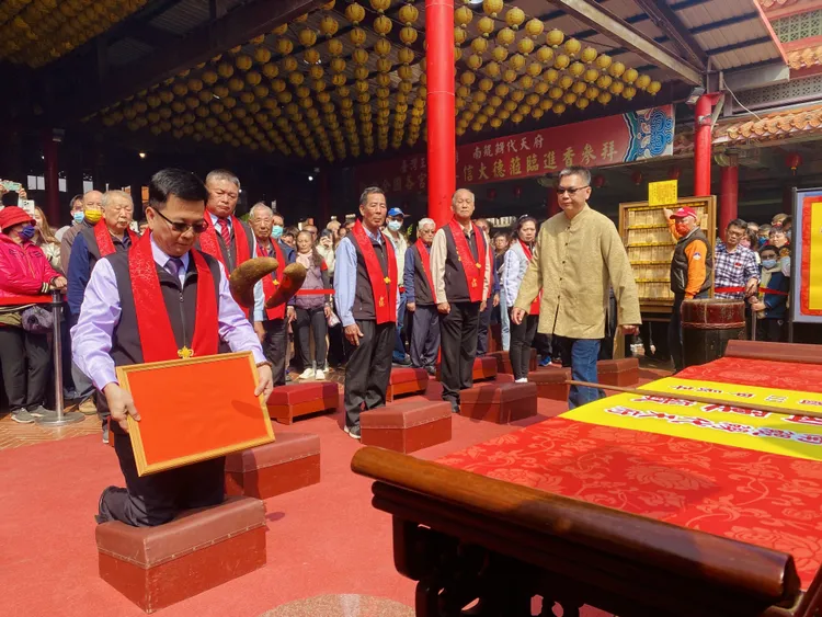 南鯤鯓代天府2015年曾因「武則天坐天」，神預測小英當選總統爆紅。民眾提供