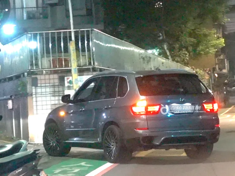 哈孝遠開著BMW休旅車返回延吉街的社區地下停車場。特勤中心攝