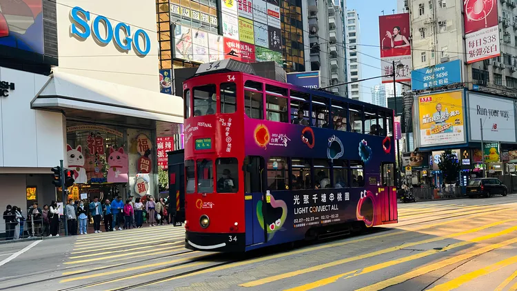 香港叮叮車行銷台灣燈會。觀光局提供