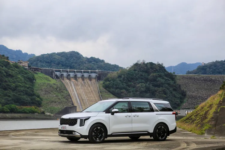 無論是內裝用料的精緻度，抑或科技感的全面進化，小改款Carnival都讓人感受到Kia試圖向更高端市場靠攏的野心。林浩昇攝