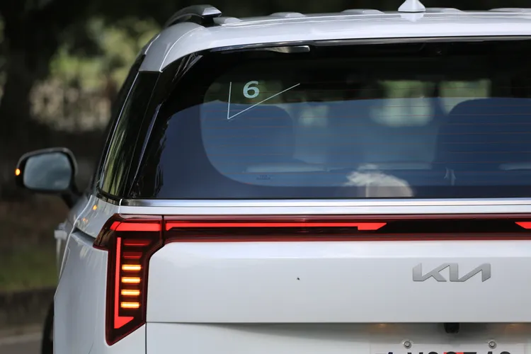 原先位於後保桿下方的方向燈，現在也同步向上整合於尾燈組中，帶來更優異的辨識度。林浩昇攝