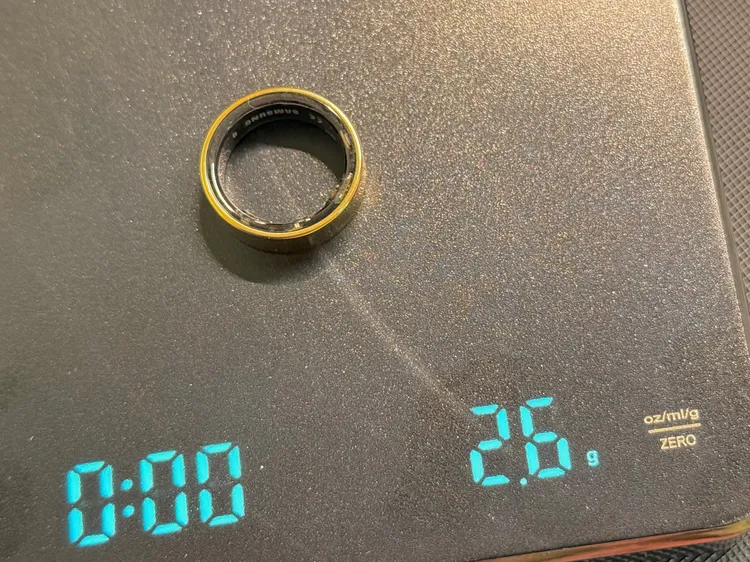 Galaxy Ring 8號尺寸為2.6公克。趙筱文 攝影