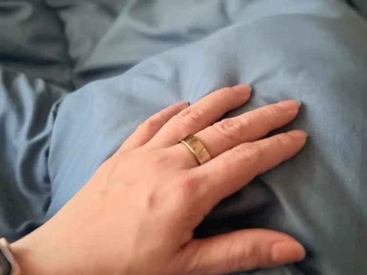 對女生來說，2.6克的重量與戒指尺寸的設計，的確相當適合平時睡覺時佩戴。趙筱文 攝影