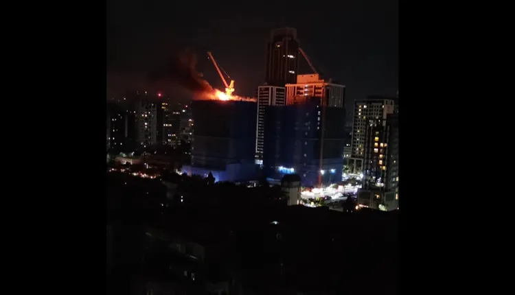 民眾拍下大火。翻攝自我是新莊人我愛新莊區