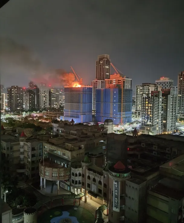 民眾從高處拍下火警。翻攝自我是新莊人我愛新莊區