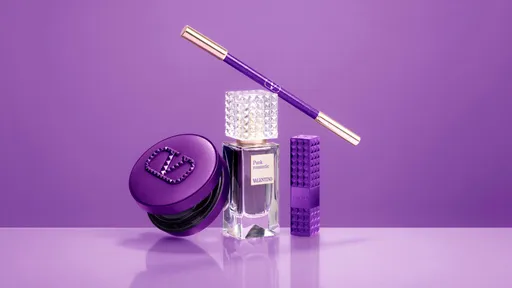 VALENTINO造2025專屬色 幻紫限定彩妝「浪漫紫爆」