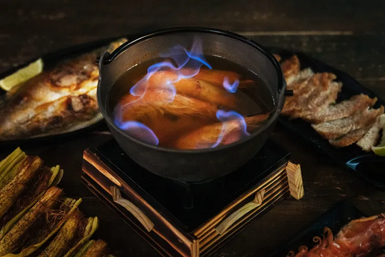 柒息地燒酒蝦入口後蝦肉緊實Q彈，鮮甜滋味令人難以忘懷。業者提供