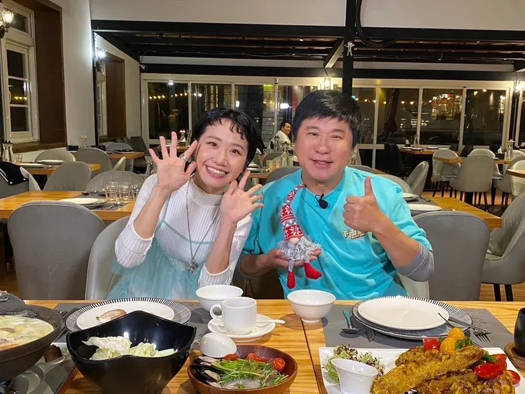 胡瓜向Lulu分享演藝主持經歷。下面一位提供