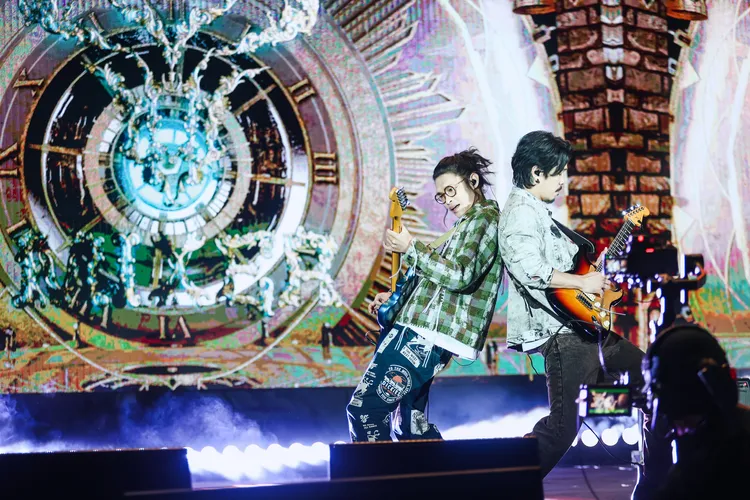 吉他手喆安、小B。圖／相信音樂提供