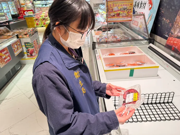 高市衛生局派員稽查，業者解釋是店員不熟流程導致，仍依法開罰。高市府提供