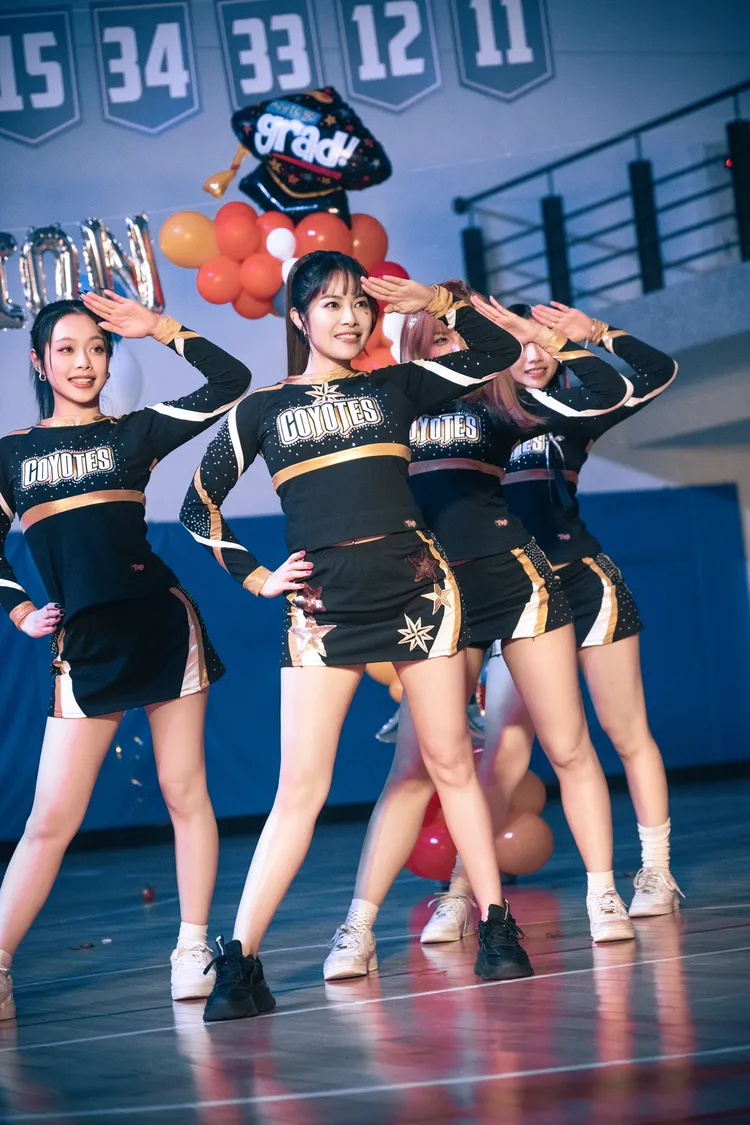 徐懷鈺重回校園，化身啦啦隊女神。滾石唱片提供