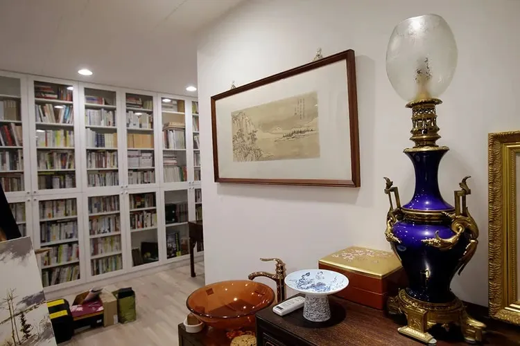 精舍女信徒命案全案曝光後，也揭開精舍修行神秘內幕，圖為王薀的未得閒工作室內部陳設情形。翻攝自王薀老師官網