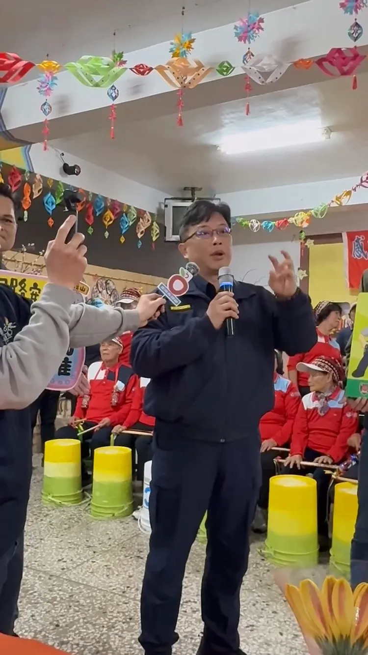 警方利用機會宣導打詐作為。翻攝畫面