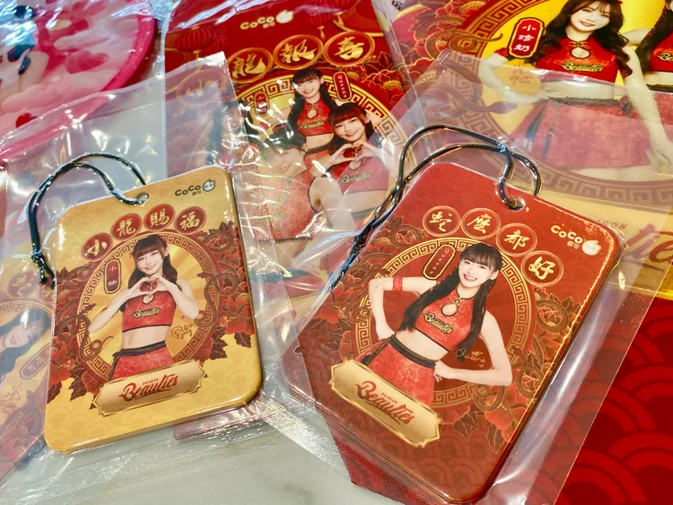 期間臨櫃點購2杯珍珠鮮奶茶就送限量「小龍女髮香卡」。莊偉祺攝