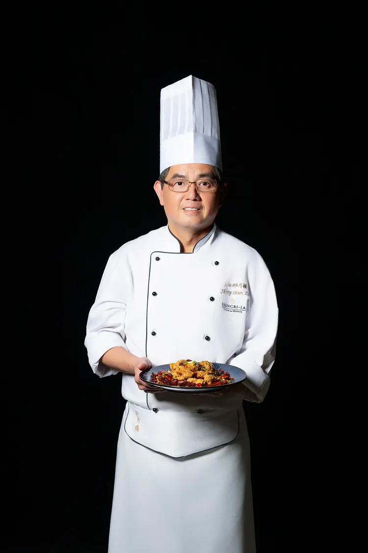 台北遠東香格里拉上海醉月樓賴忠舜主廚，擅長本幫菜、台菜與川味，展現超過三十年深厚的廚藝功力。台北遠東香格里拉提供