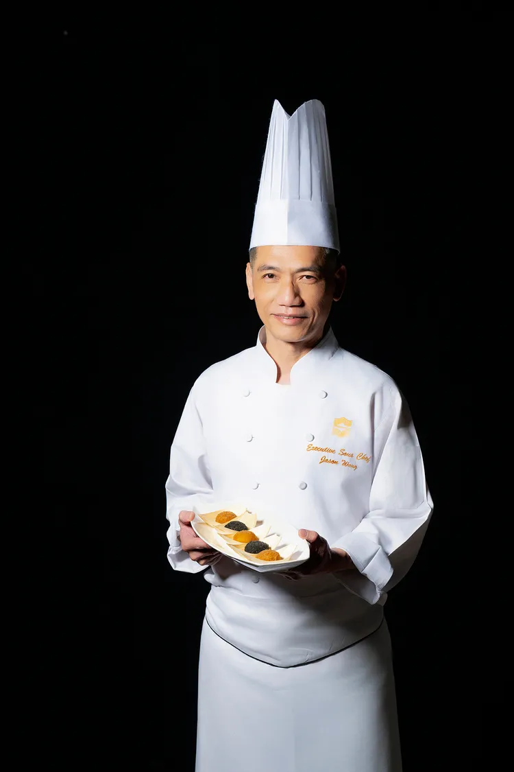 台北遠東香格里拉行政副主廚王武雄，以細膩廚藝精準掌控五星級餐飲品質。台北遠東香格里拉提供